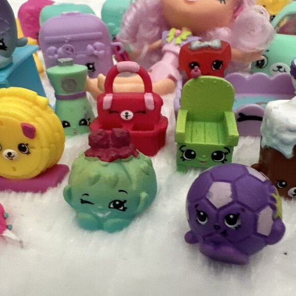 Shopkins Shoppies Pommie Shop Doll 5" with Various Figures and Furniture Lot - Picture 3 of 10